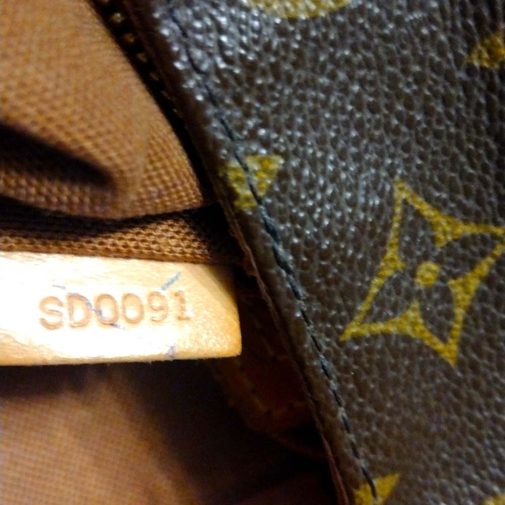 Authentic Louis Vuitton - Picture 1 of 8